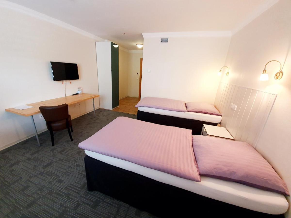 הופהיים אם טאונוס Hotel Pause מראה חיצוני תמונה