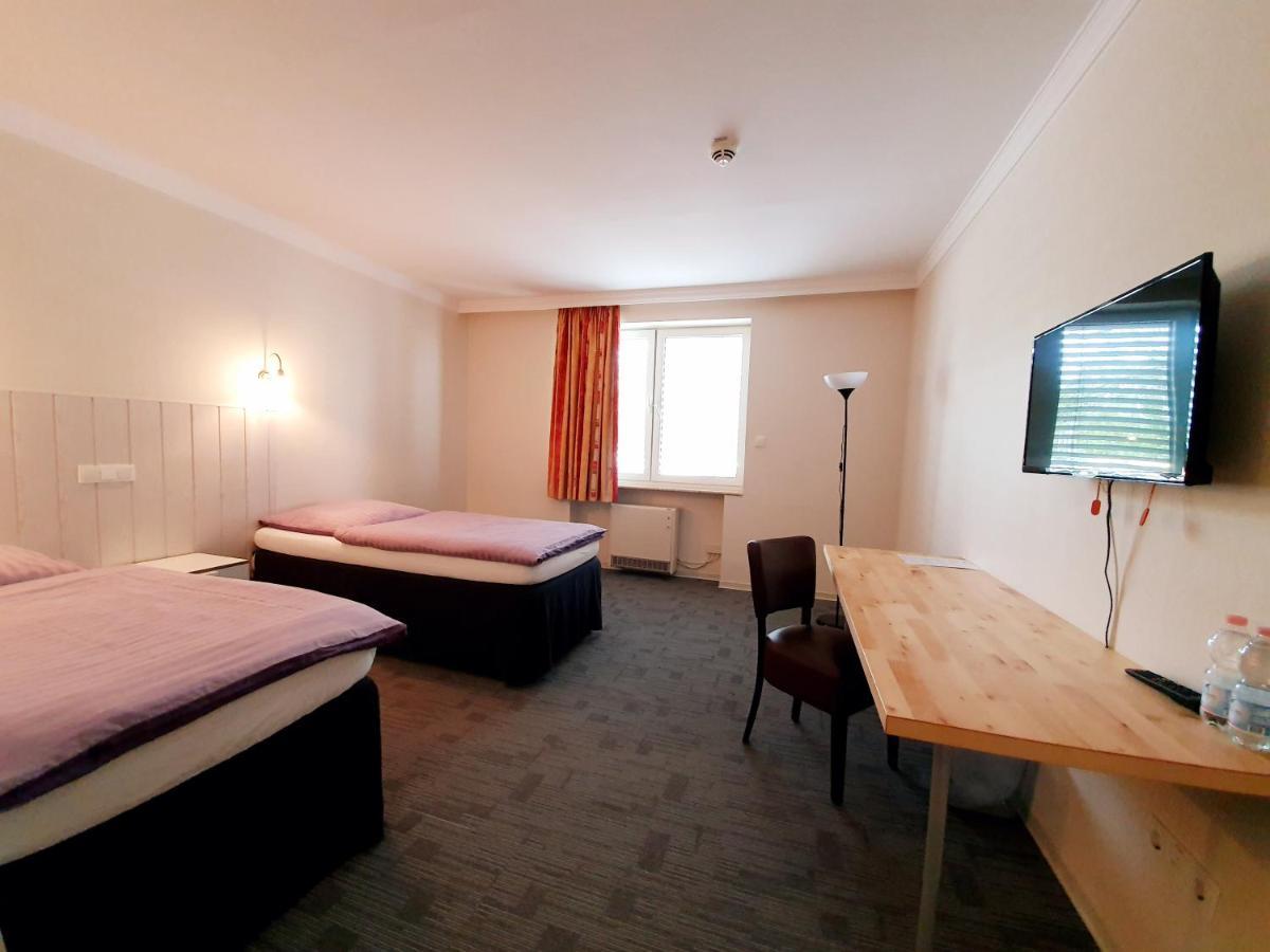 הופהיים אם טאונוס Hotel Pause מראה חיצוני תמונה